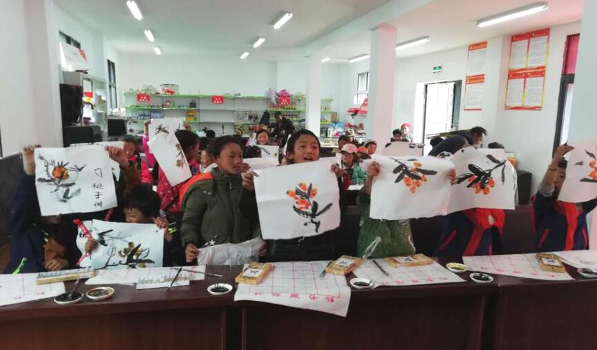 脱贫攻坚 云顶国际创新公司捐建麻格同村“儿童世界」佚式开园