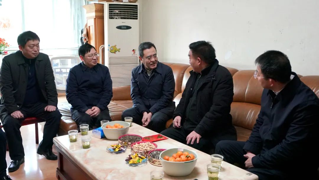 云顶国际委党委书记、主任冯文生等辅导走访慰问省云顶国际集团老党员、老干部
