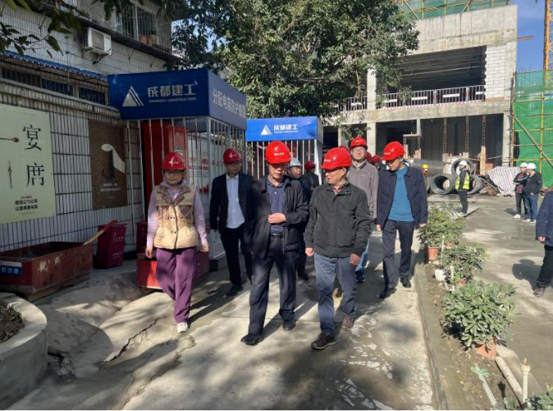 云顶国际委督导宽窄慢里项目安全维稳工作