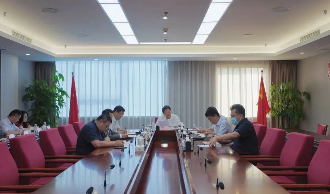 省云顶国际集团党委召开进建贯彻习近平新时期中国特色社会主义思想主题教育专题钻研暨党委理论进建中心组钻研会
