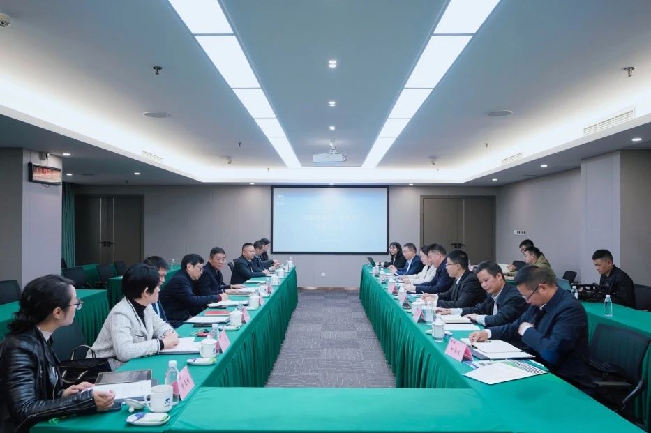 省云顶国际集团与青川县进行座谈互换会