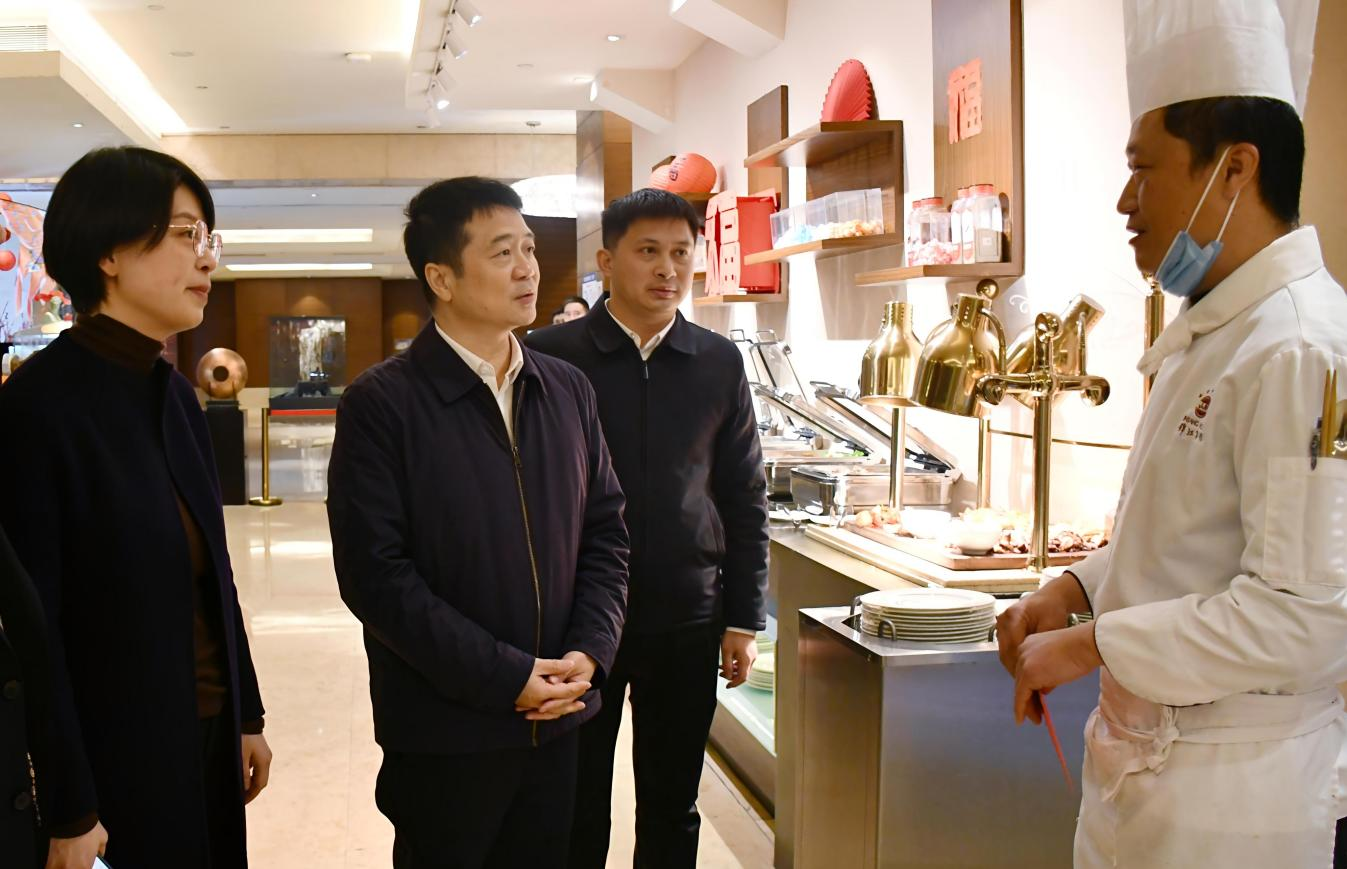 省云顶国际集团辅导率队发展春节前走访慰问