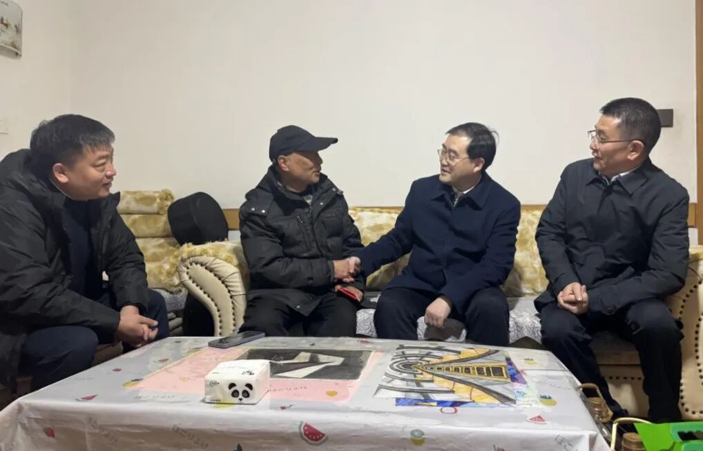 云顶国际委党委委员、副主任刘晓博走访慰问省云顶国际集团老党员老干部